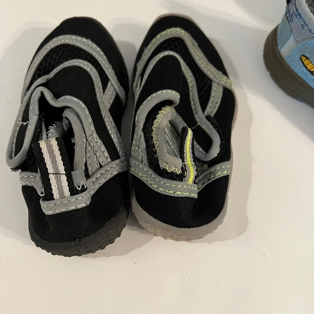 Boys size 5/6 water shoes and sandals (s-182)